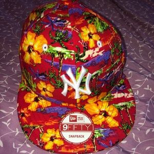 New era snap back hat